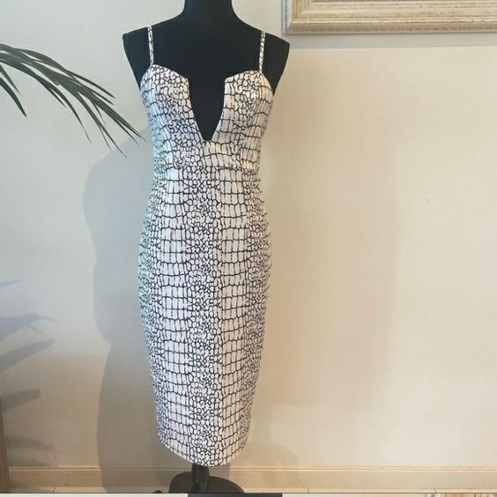 Shareen Snake Skin Print White Knee Length Cocktail Dress (size US8/ AU12)